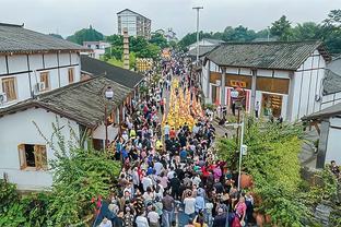 记者：本泽马寻求冬窗租借离队，若要重返里昂需要大幅降薪